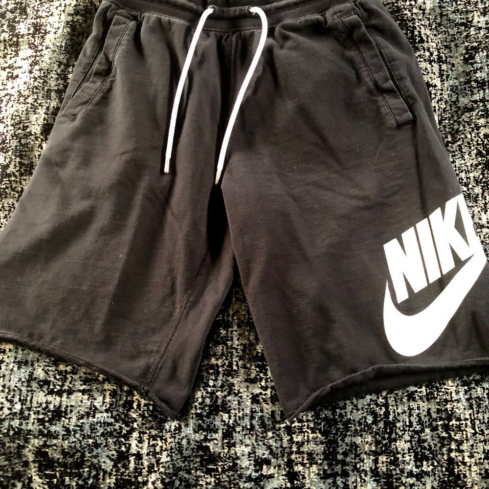 NIKE BLACK "MEN'S" SHORTS SIZE "S"